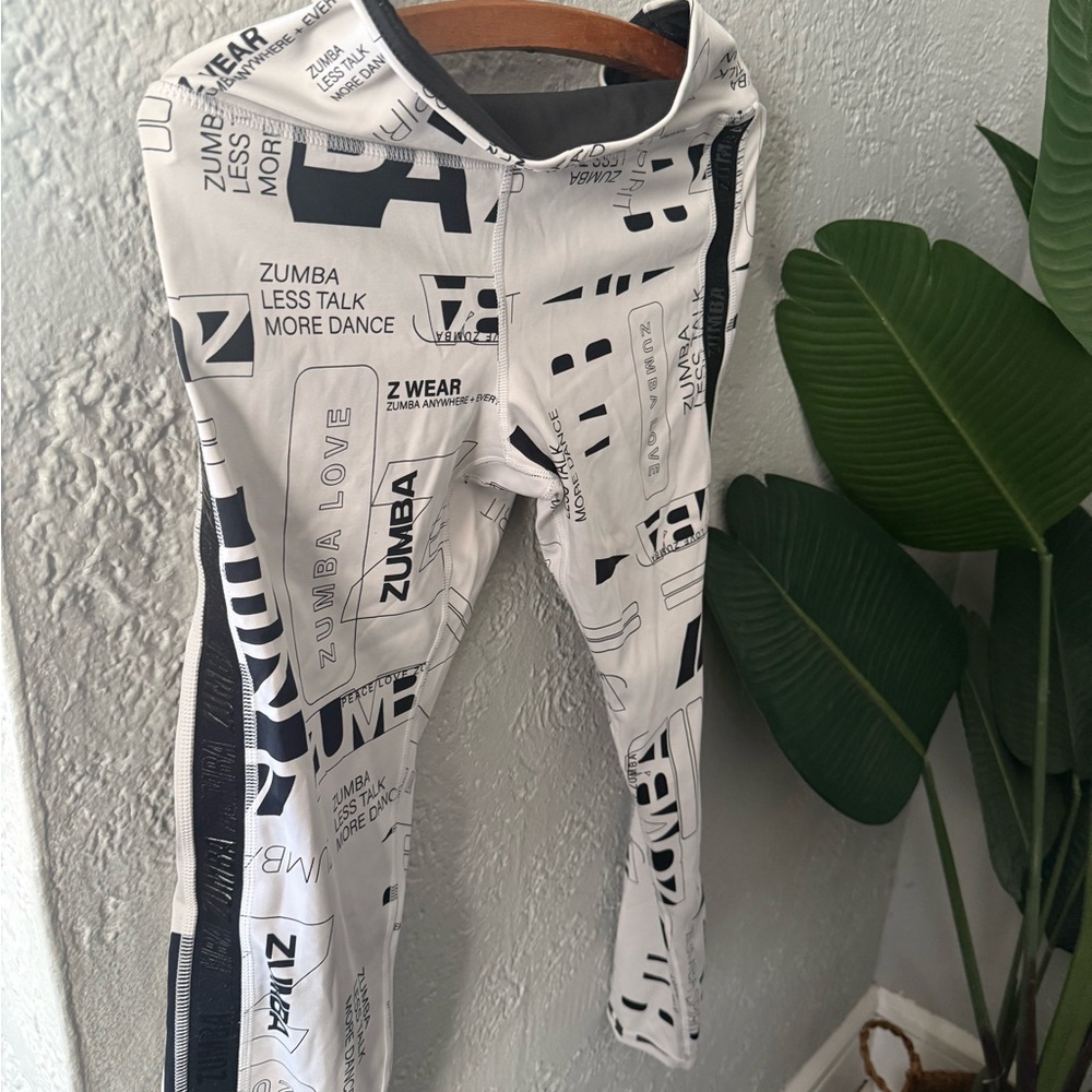 Zumba Classic High Waisted Newspaper Print Leggings Gray